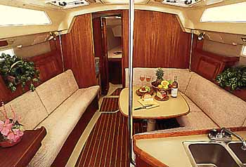 Hunter 335 salon